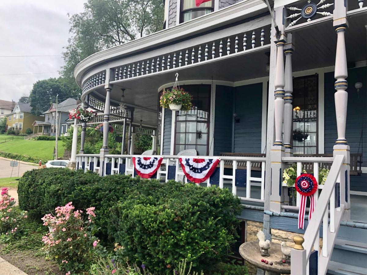 דובוק The Hancock House Bed & Breakfast Inn מראה חיצוני תמונה