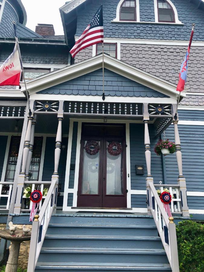 דובוק The Hancock House Bed & Breakfast Inn מראה חיצוני תמונה