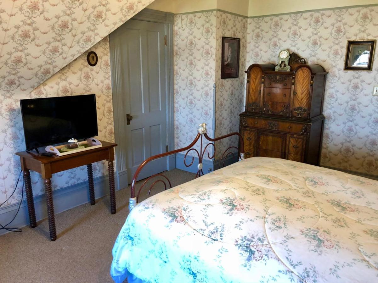 דובוק The Hancock House Bed & Breakfast Inn מראה חיצוני תמונה