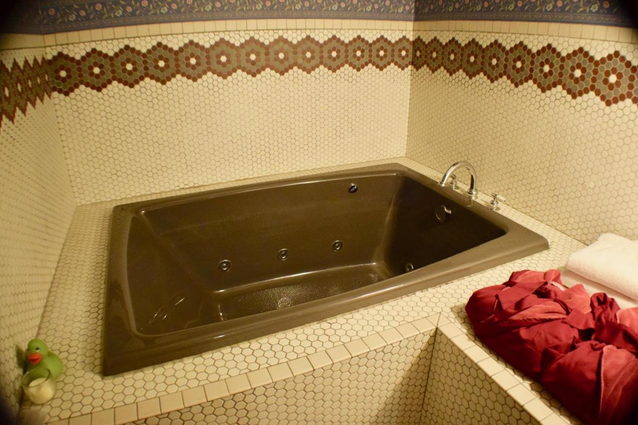 דובוק The Hancock House Bed & Breakfast Inn מראה חיצוני תמונה