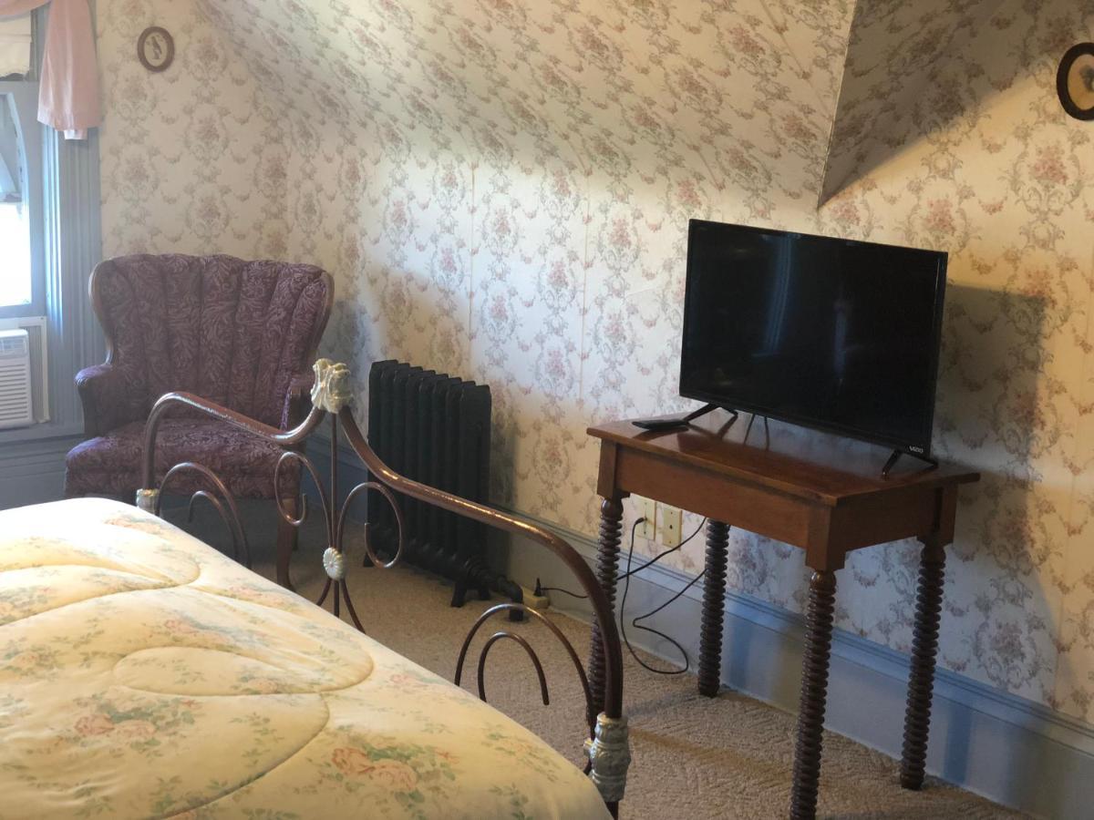 דובוק The Hancock House Bed & Breakfast Inn מראה חיצוני תמונה